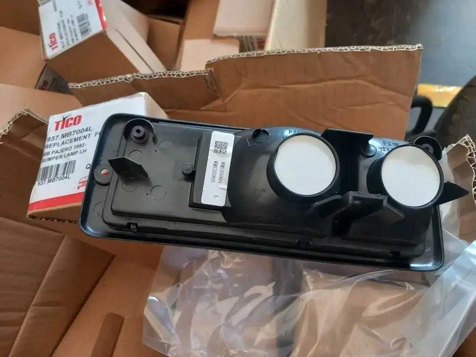 Lampa stop pajero mk 3 pajero sport lampa din bara spate mitsubishi