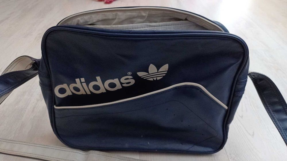 Спортна кожена синя чанта Адидас
