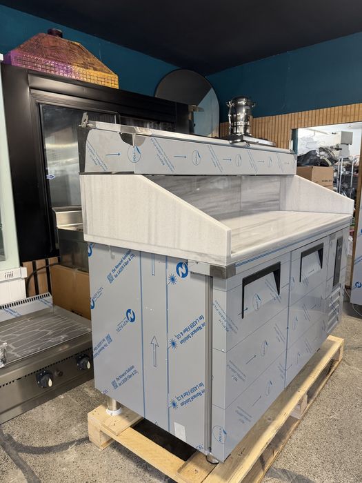 Хладилна маса с гранит и гарнитюрник