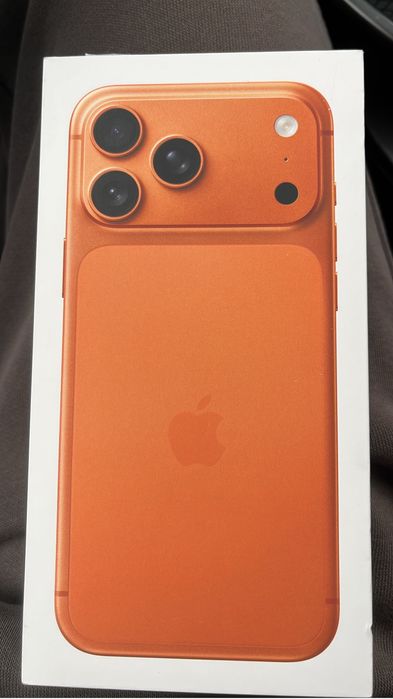 iPhone 17 Pro Max, Cosmic Orange, 256GB