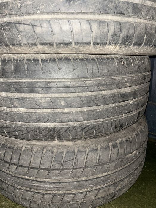 Vand cauciucuri de vara 205/55R 16 si 4 jante de tabla