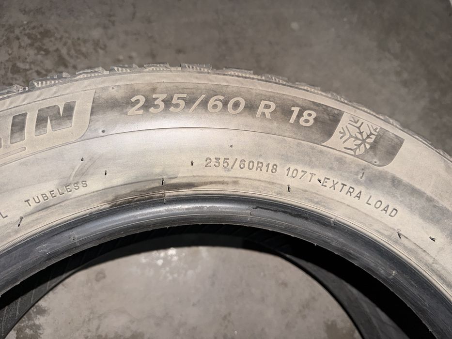 Продам шины зимняя размер 18