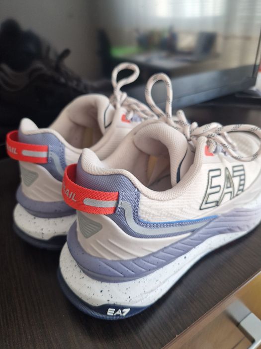 Armani нови сникърси