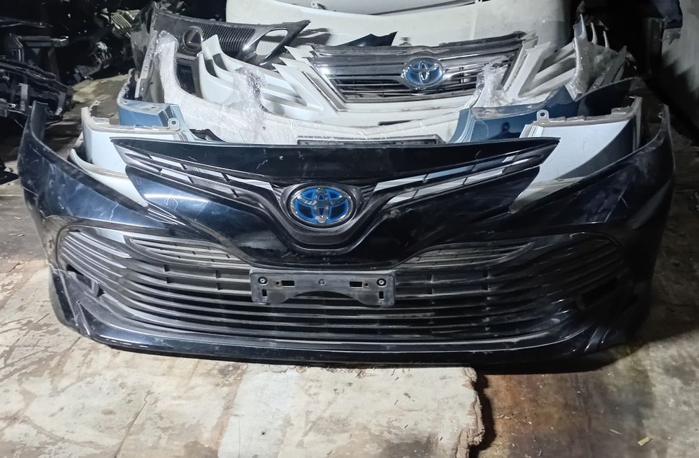 Передний бампер Toyota Camry 70