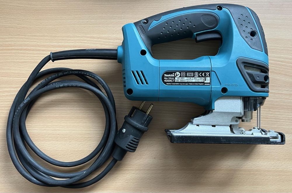 Професионален прободен трион (зеге) Makita 4350 CT