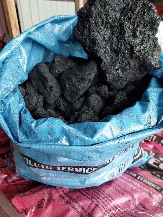 Cocs petrolier selectat si brichete din cocs