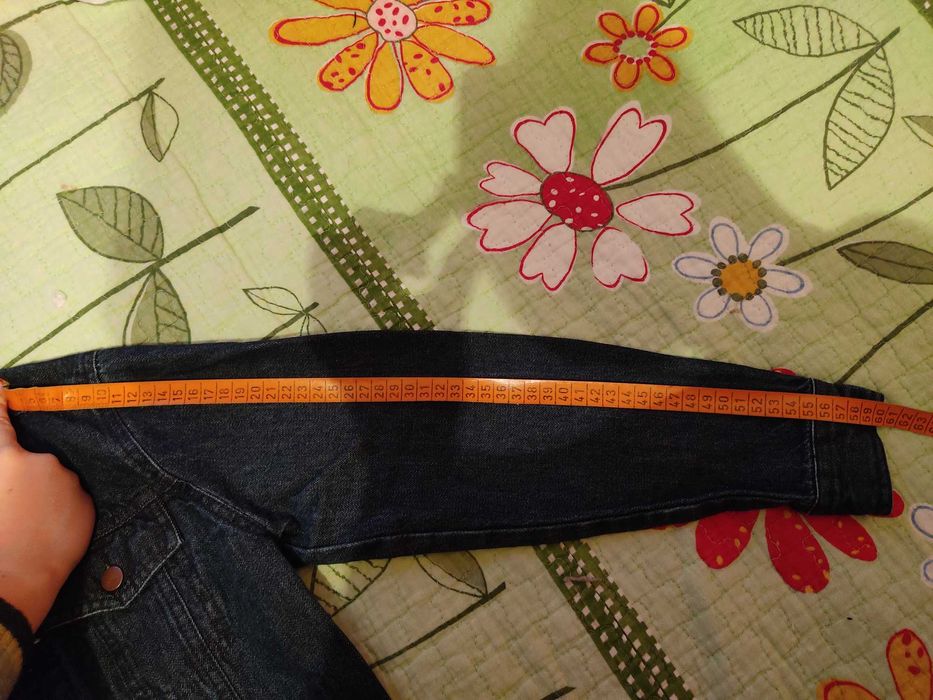 Продам одежду(джинсовую куртку )на мальчика.