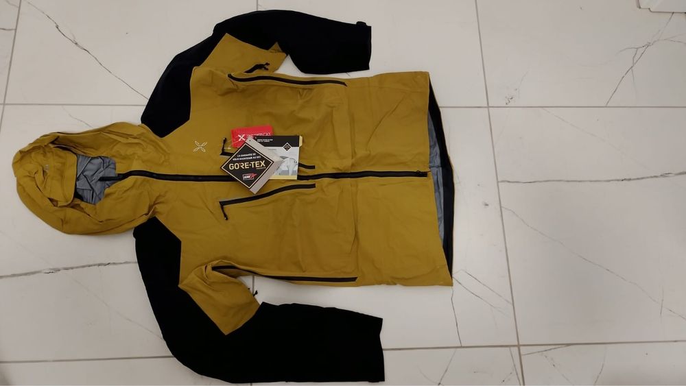 Geaca Gore-Tex noua, Montura