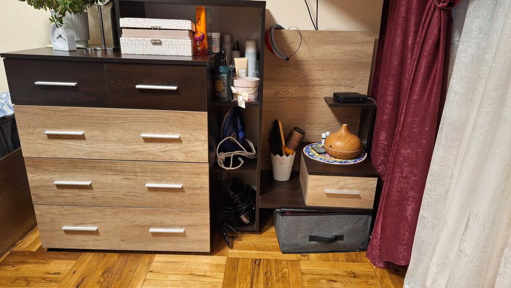 Спален комплект - спалня, матрак, гардероб, скрин и 2 шкафчета.