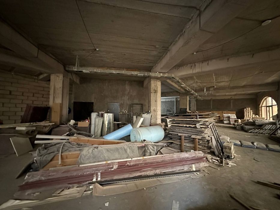 Срочно продается коммерческое помещения 400 кв.м Узбум первая линия