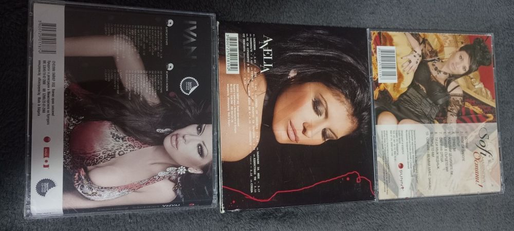 Новогодишна промоция ретро компактдискове попфолк на промоция 12 лв