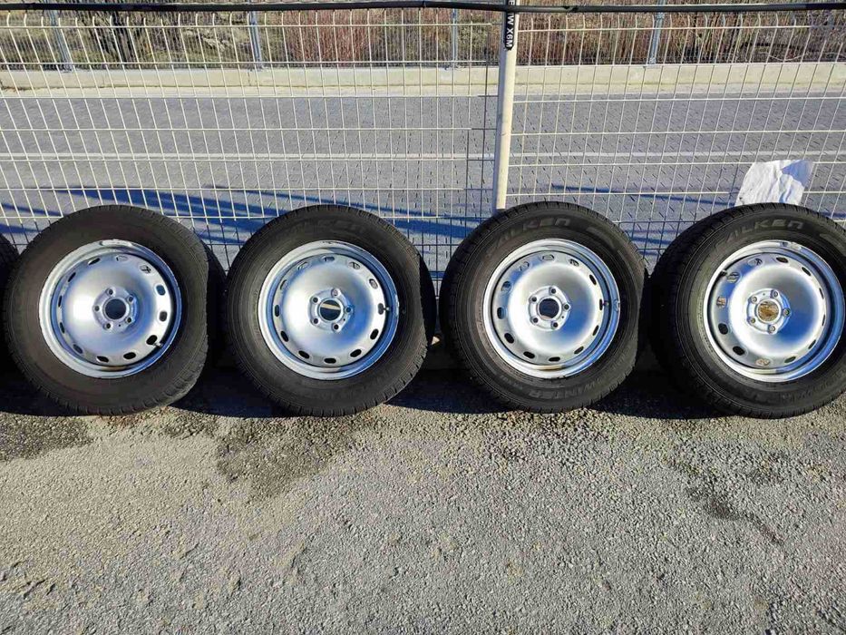 260 - 4бр. Стоманени джанти 16'' 5x114.3 с гуми 215/65R16 Renault