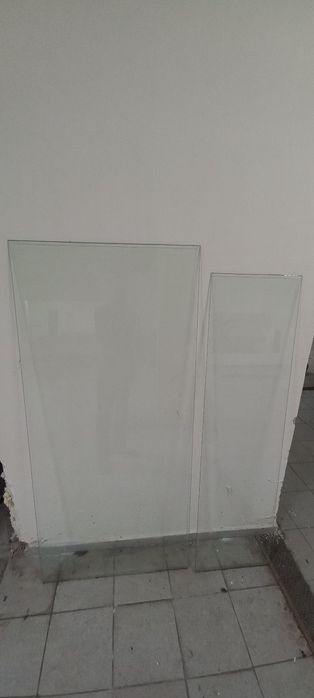 Продам стекло толщина 6 мм.