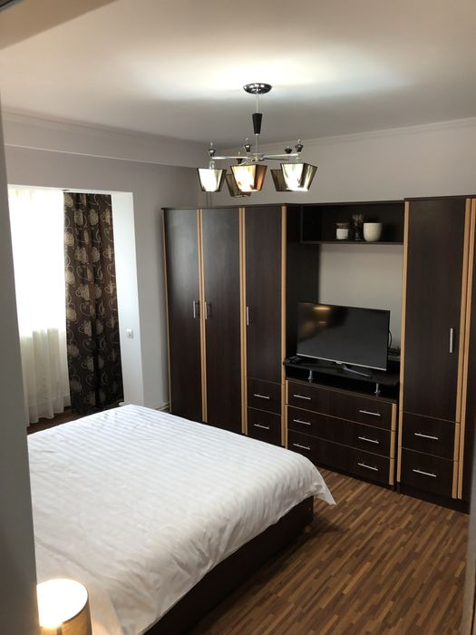 Inchiriez apartament 3 camere central