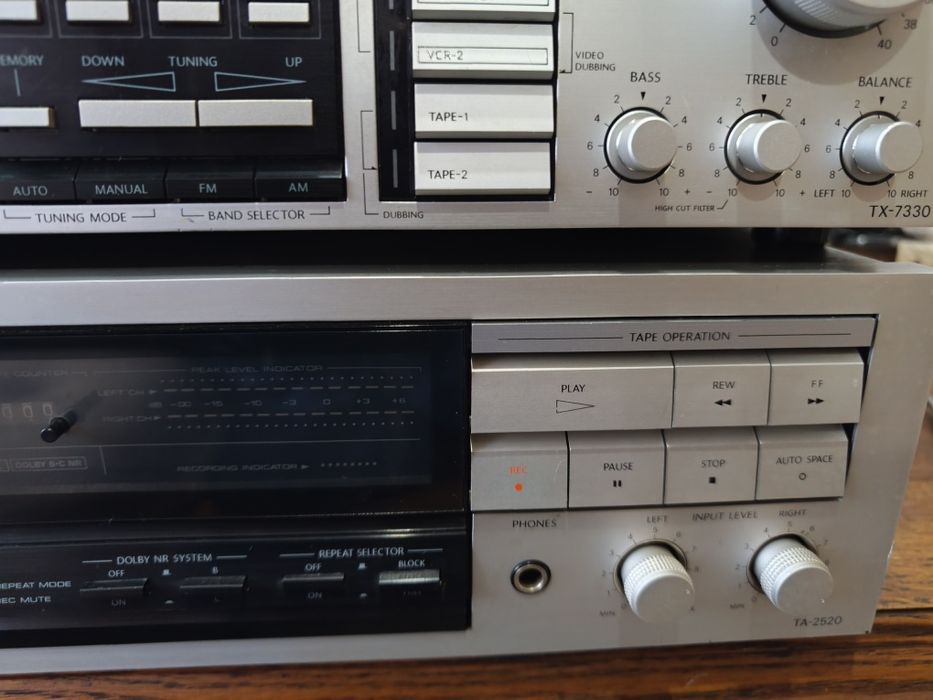Linie Onkyo amplificator TX- 7330 și deck TA-2530