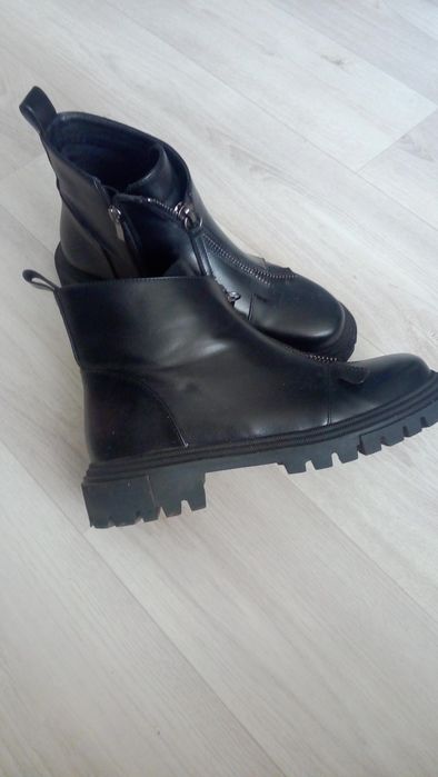 Продам женские ботинки. Новые.