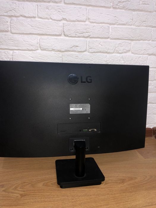 Монитор LG 27MP400