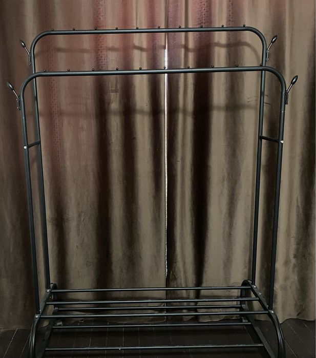 Напольная вешалка в отличном состоянии