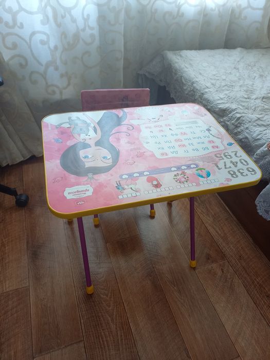 Детский письменный столик