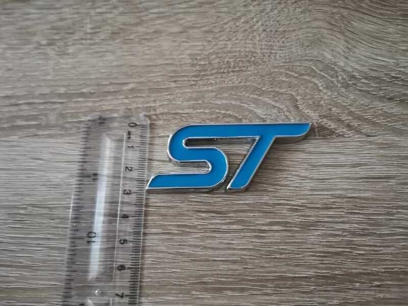 светлосиня емблема Ford ST