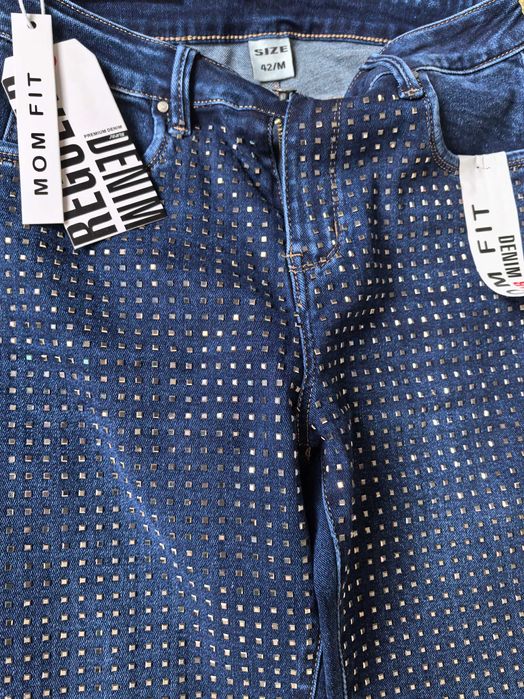 Дамски дънки с камъни