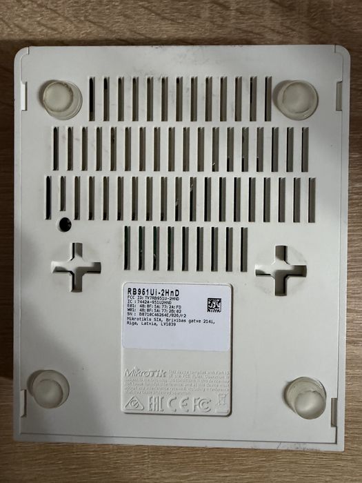 Продам Wi-Fi роутер MikroTik RB951Ui-2HnD