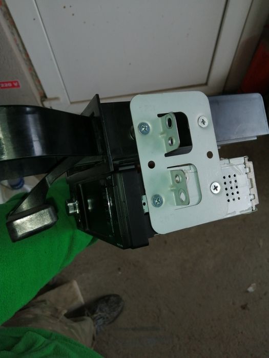 navara d22, suport pahar și radio