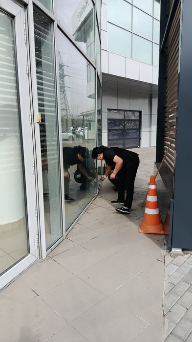 Профессиональная мойка витрин