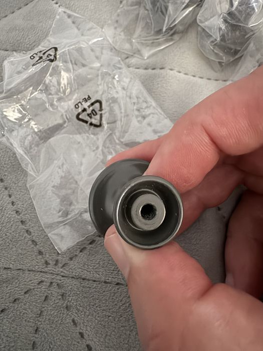 Сиви дръжки за мебели от IKEA