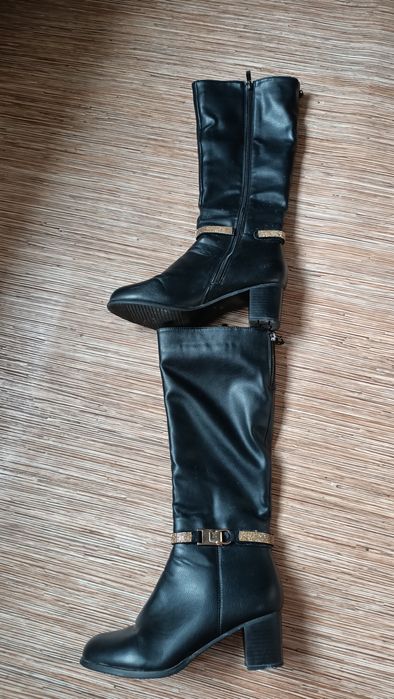 Продам демисезонные сапоги