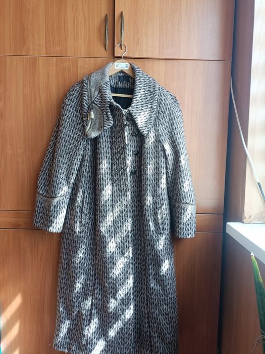 Продается верхняя одежда женская