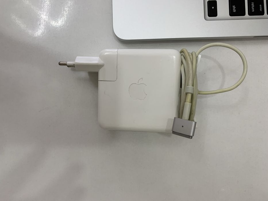 MacBook Pro 13 (Early 2015) / i5 / 8GB / Retina — Состояние отличное!