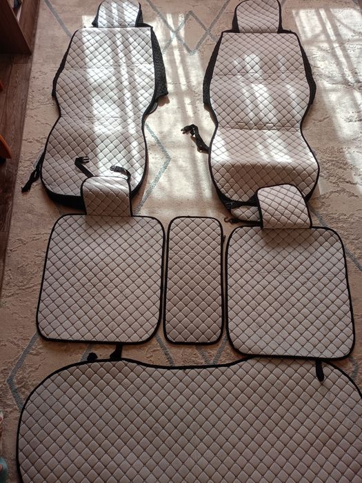 Продам чехлы на ауди