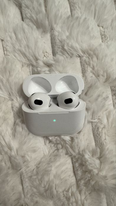 Продавам Airpods 4