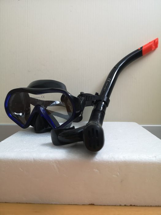 Set scuba snorkeling