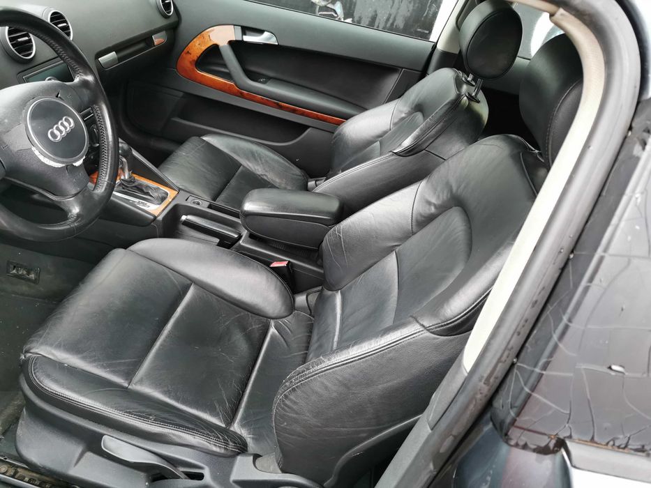 dezmembrez audi a3 8p/faruri audi a3 8p/usi audi a3/hayon audi a3