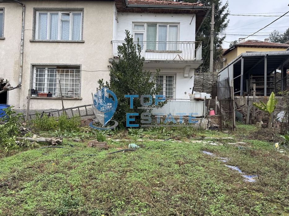 Парцел със сграда в квартал Акация, град Велико Търново