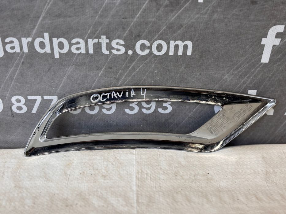 Skoda Octavia 4 лайстна хром – дясна • 2019+