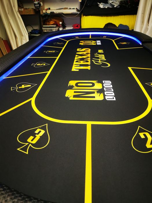 Mese de poker personalizate