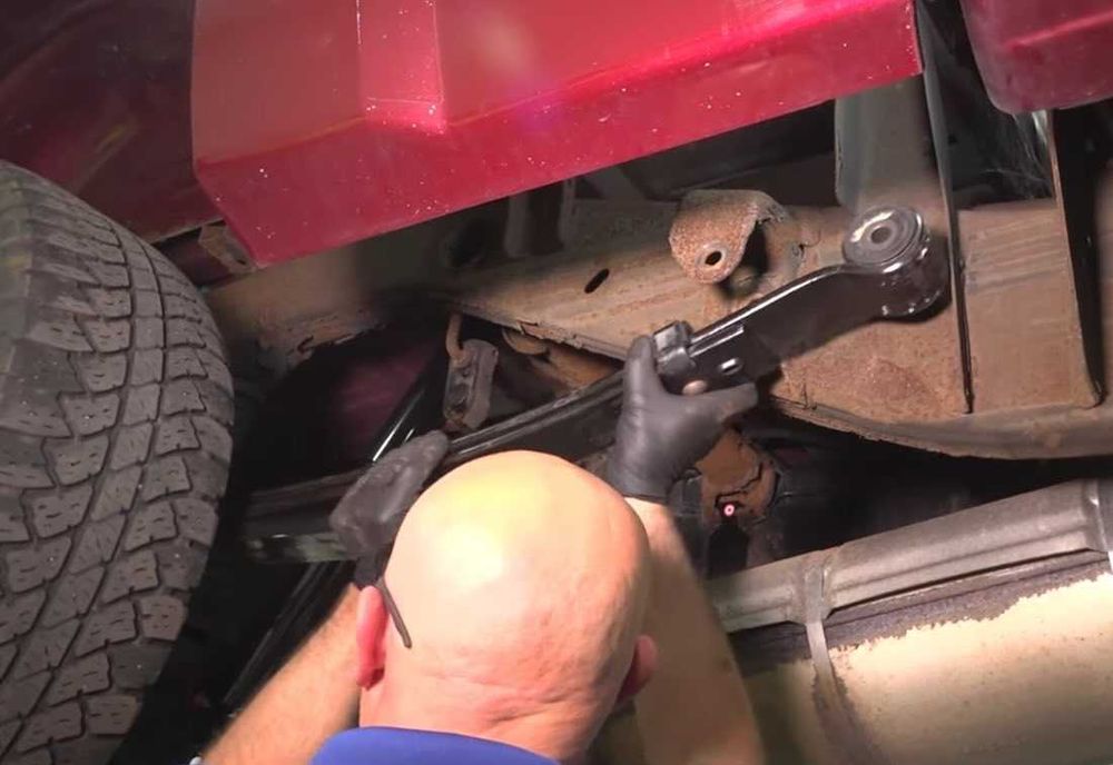 Servicii De Montarea foilor de arcuri avem stoc toate autovehiculele