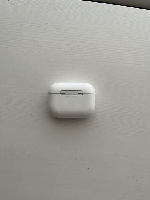 AirPods Pro (MagSafe charging case)