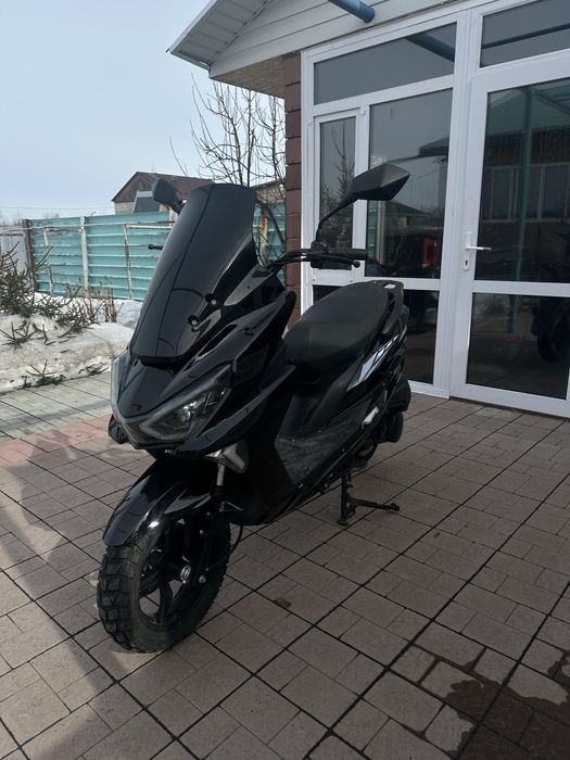 Продам скутер на номерах