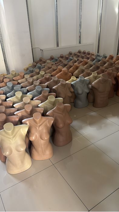 Manechine copii, busturi , raft pal cu polite din  sticla ( calitate superioara )