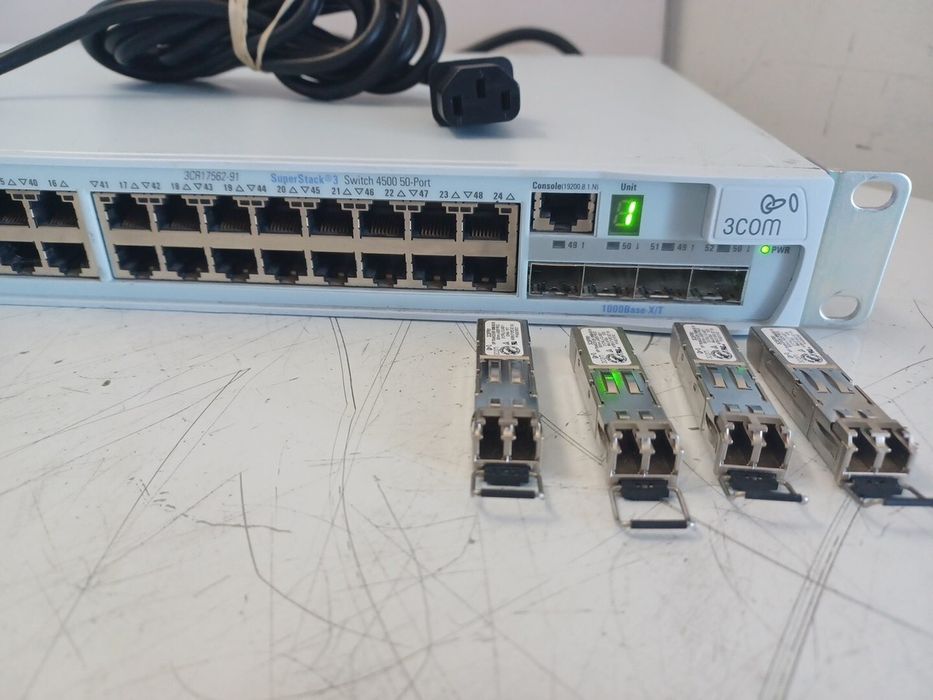 3Com 4500 52-port switch va 4200 2 ta bor