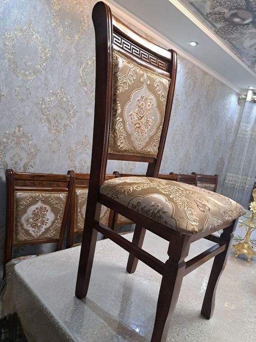 Стуллар 12 дона яхши холатда