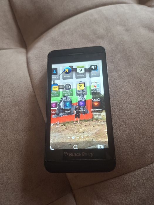 4 броя телефони Blackberry + Iphone