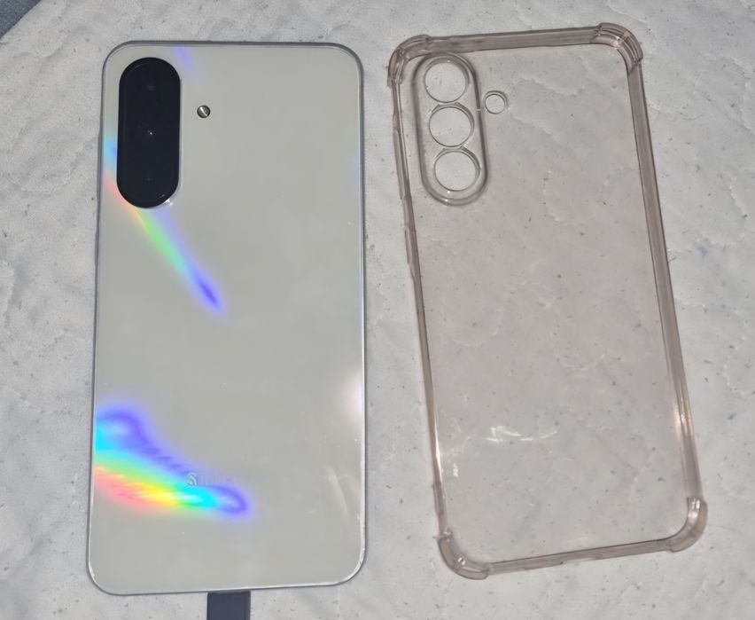 Samsung a36 5G каропка есть