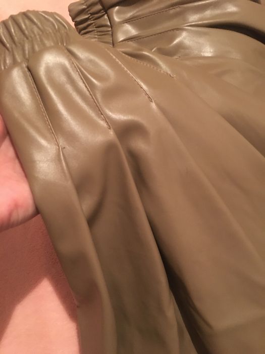 Продам кожанную юбку для девочки 5-6 лет