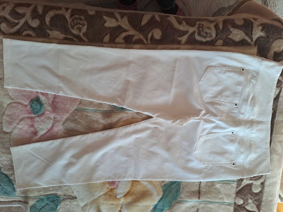 Дамски бял панталон