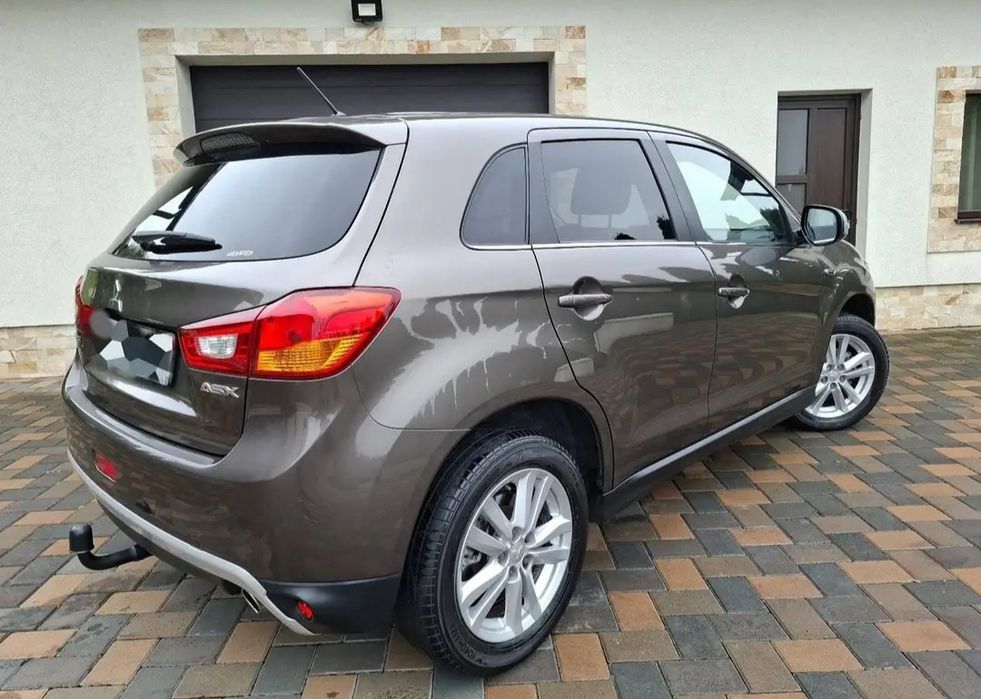 Mitsubishi asx 2015